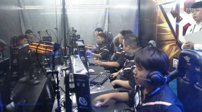 杰杰扎克拯救了局面，做出了巨大贡献。 GALA 追击三杀。 Invictus Gaming 从1-0反弹，保留了晋级的希望。