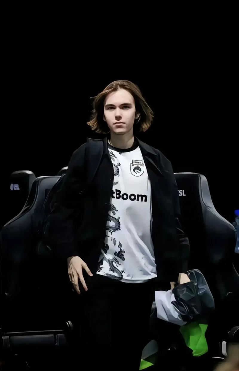 一颗中国心，100T华裔选手FBI队服印制中国国旗