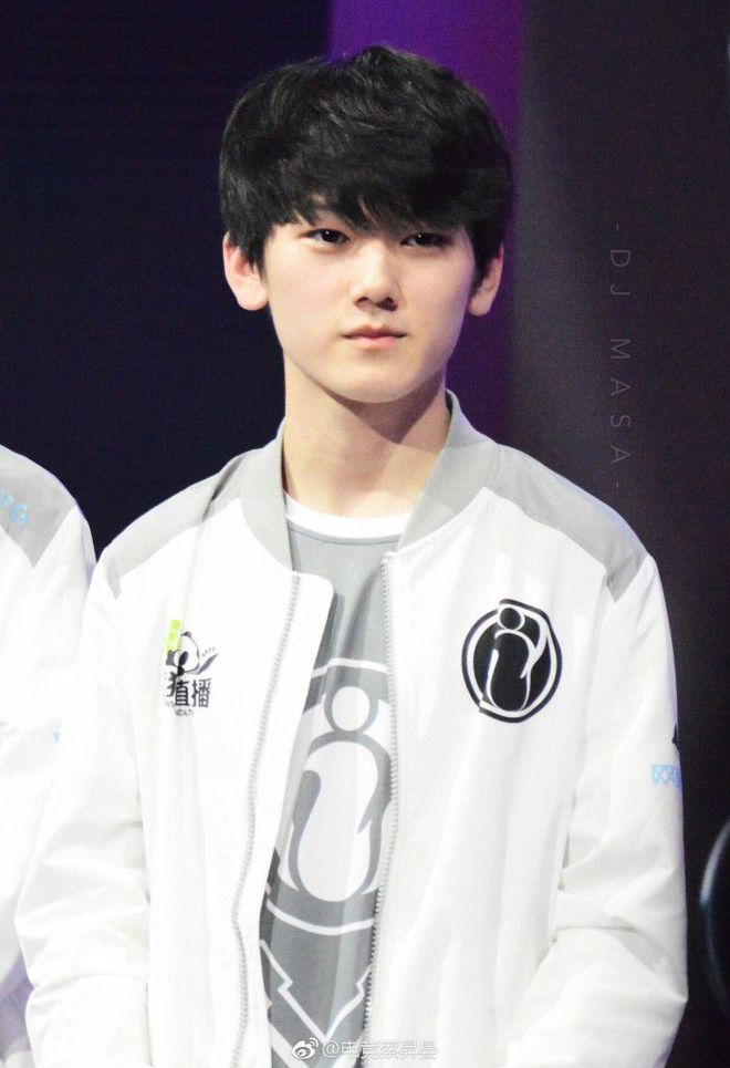 TES发布赛季总结：我们制心一处，便能无事不办