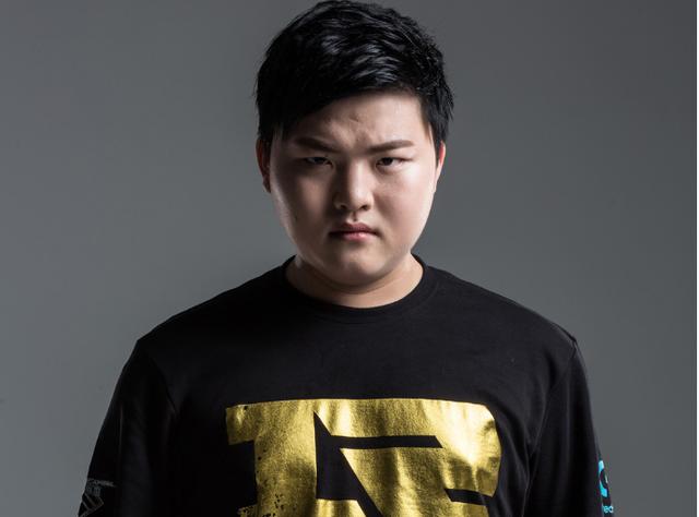 LPL微笑解说WE变脸现场：从摆到烂 已不值得破防