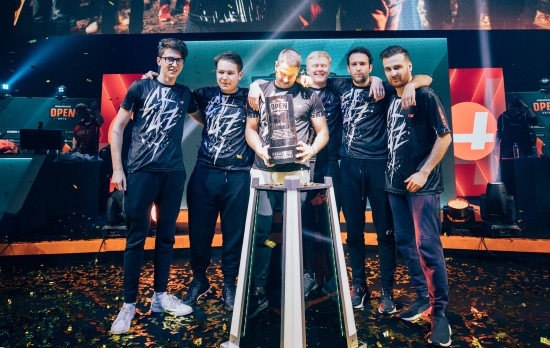 成功突围，LNG拿下四连胜挺进S赛小组赛